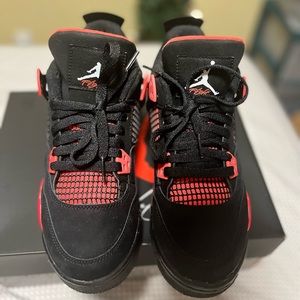 Jordan 4 Thunder size 7Y